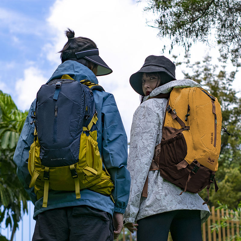 户外徒步登山包女双肩轻便背包专业轻量化悬浮背负防水双肩包40升