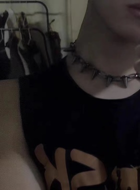 男生铆钉项链男体育生性感锁骨链