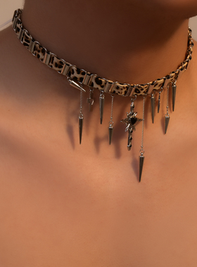 朋克风豹纹铆钉十字架项圈女项链