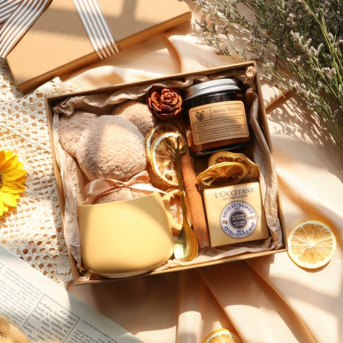 Предложение о браке Девочки и подружки невесты занимаются отправкой новичков с высоким уровнем и практическим нишевым высокоуровневым восприятием фестиваля фестиваля для восприятия