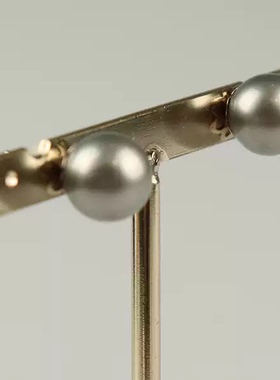 -灰色南洋珍珠耳针K18白金