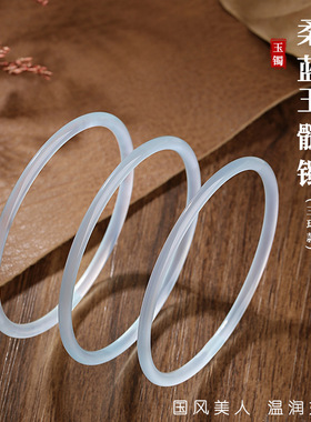远山戴叮当镯淡蓝色玉髓手镯