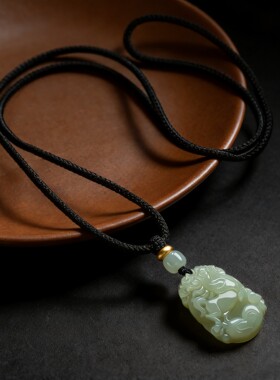 正品和田玉十二生肖玉佩项链