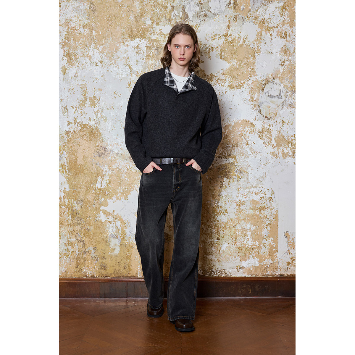 Ntalk 黑竹节面料石磨砂洗搭配琥珀色双线磨边微喇版型牛仔裤