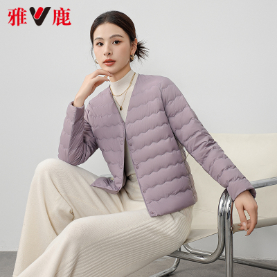 雅鹿轻薄短款羽绒服女2025开春新款波浪纹绗线圆领内胆羽绒外套