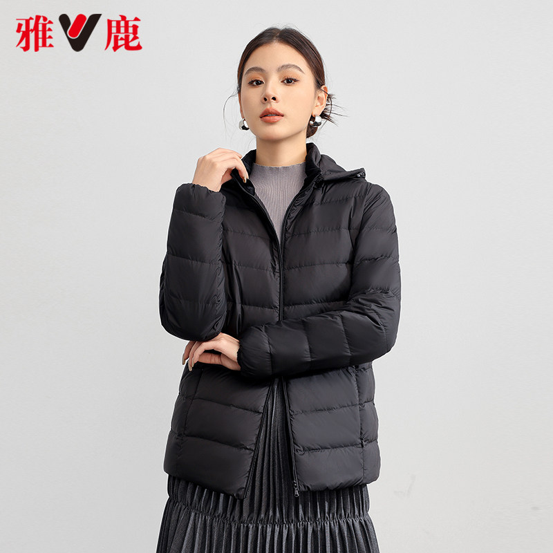 雅鹿轻薄短款妈妈羽绒服女冬季2025新款时尚可脱卸帽大码保暖外套