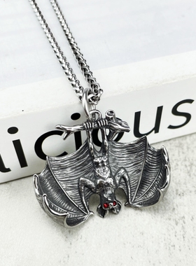 嘻哈潮男钛钢吸血鬼红眼蝙蝠项链