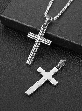 钛钢复古简约捶打纹十字架项链