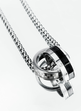 高档潮男女钛钢镶钻双环相扣项链