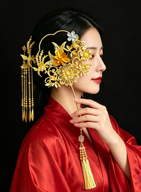 中式复古金色镂空新娘结婚团扇子