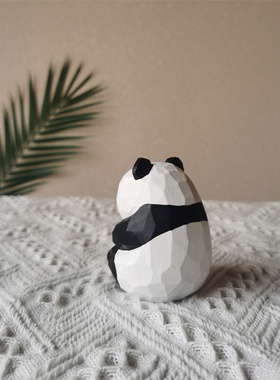 实木雕刻黑白相间胖嘟嘟黑眼圈