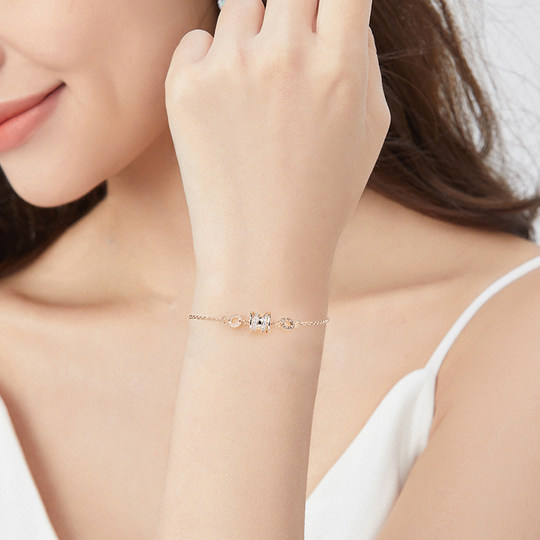 Fan Qi's small waist bracelet with fashionable rose gold for her girlfriend