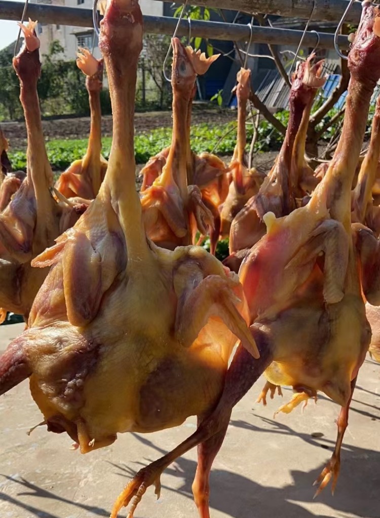 湖北荆州特产农家自制腌腊鸡子自然风干土鸡散养整只咸鸡年货腊货 - 图1