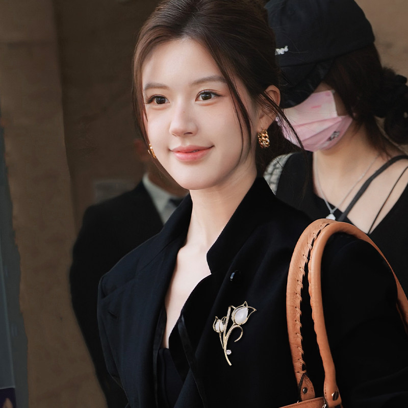 郁金香胸针轻奢高级感高端精致时尚配大衣胸花2025新款爆款配饰女,淘宝优惠券,粉丝福利购,淘宝优惠卷