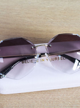 琪妍2021新款无框多边形镶钻太阳镜女圆脸大脸不规则墨镜女渐变茶