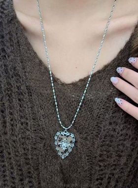 甜酷y2k辣妹风毛绒豹纹爱心鸢尾花十字项链女小众复古锁骨链潮饰