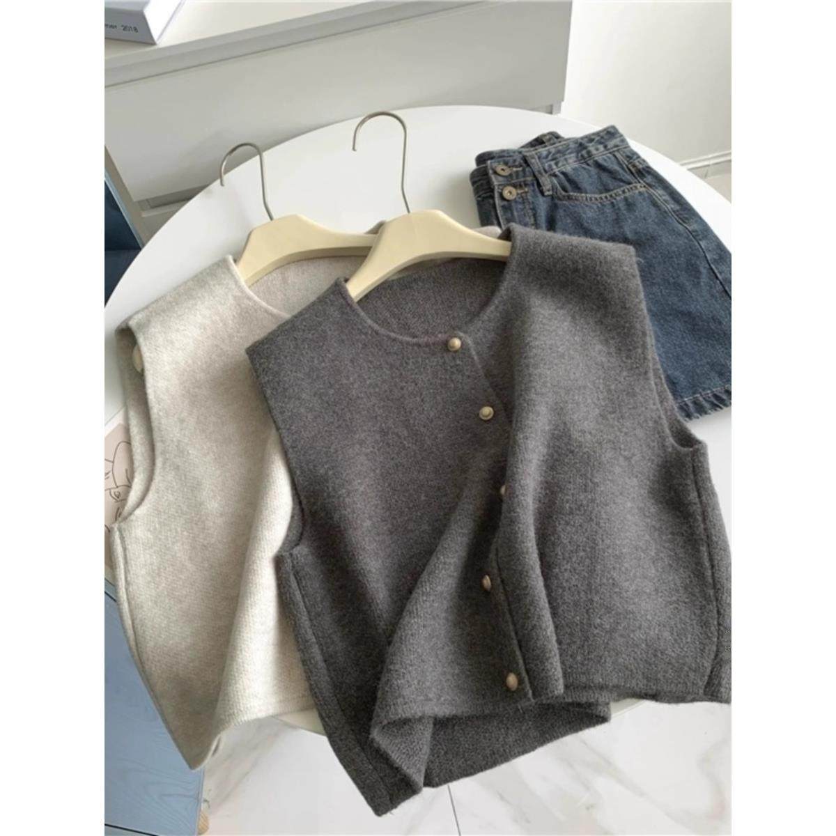 温柔系单排扣小金扣子气质百搭针织马甲背心女叠穿内搭坎肩女大码,淘宝优惠券,粉丝福利购,淘宝优惠卷