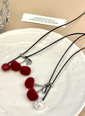 红色丝绒时尚樱桃吊坠毛衣链女款韩系新款秋冬项链小众高级配饰