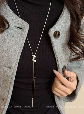 秋冬银色螺旋吊坠毛衣链女长款项链轻奢小众高级感2025新款配饰