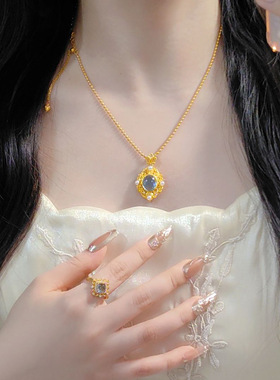 宫廷风古法优雅金色镂空花丝戒指女复古轻奢气质镶嵌锆石开口指环