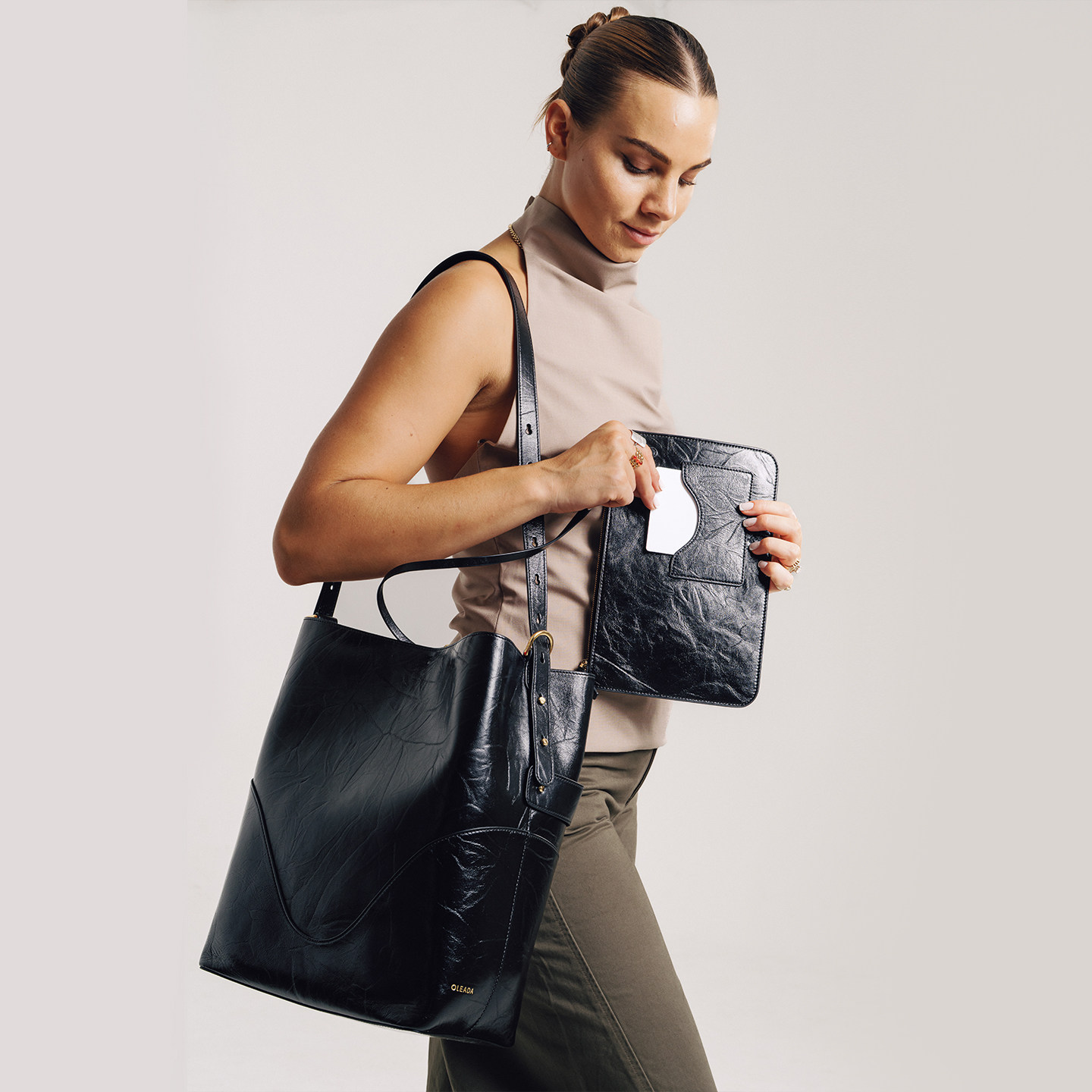 心动的offer7同款OLEADA灯塔软桶松弛感大容量通勤水桶包女单肩包,淘宝优惠券,粉丝福利购,淘宝优惠卷