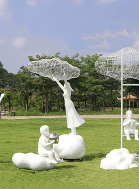 户外铁艺抽象人物雕塑玻璃钢不锈钢镂空云朵摆件广场公园草坪装饰
