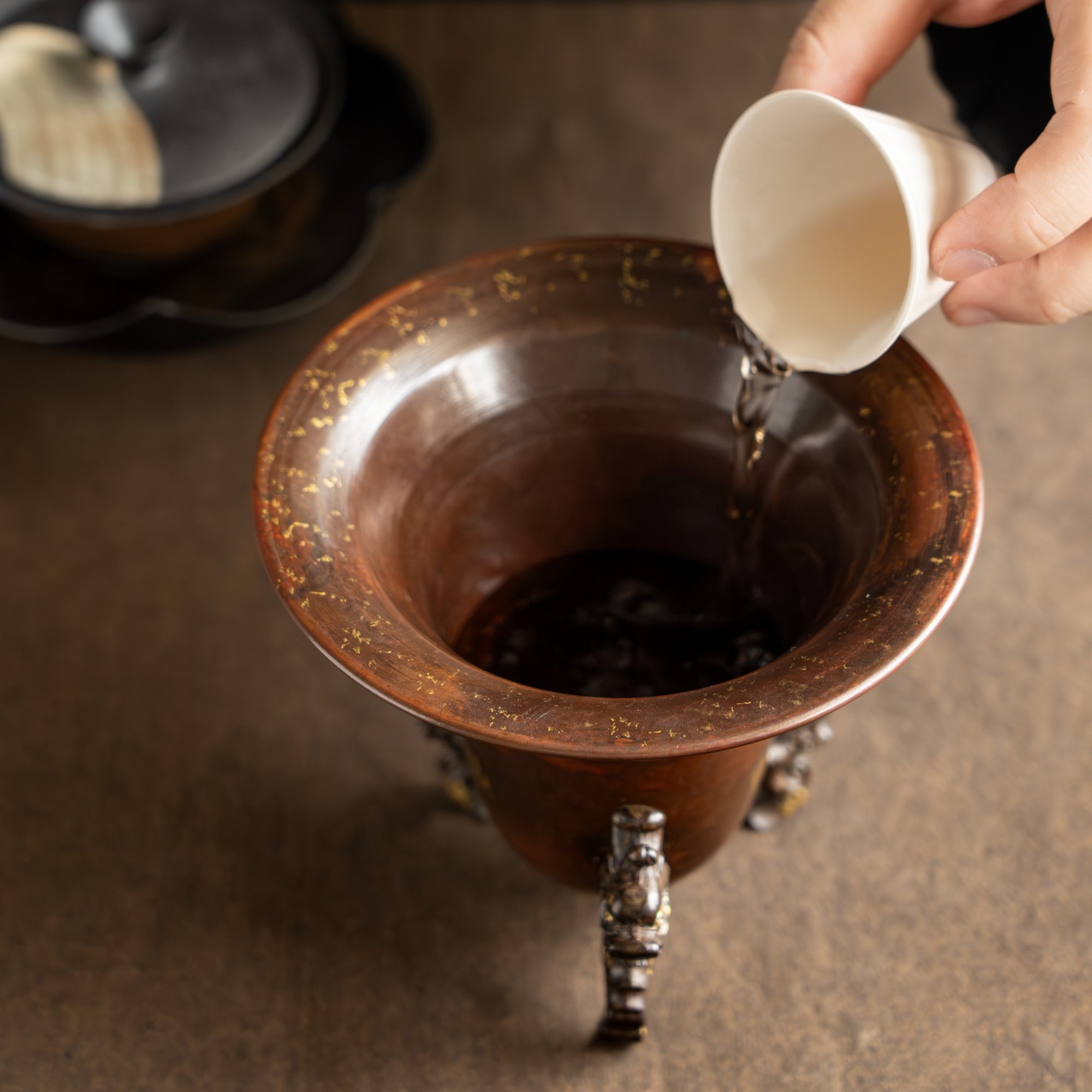 归鸿新中式建水茶空间会客厅托鼎摆件纯铜茶渣缸精致大容量废水盂,淘宝优惠券,粉丝福利购,淘宝优惠卷