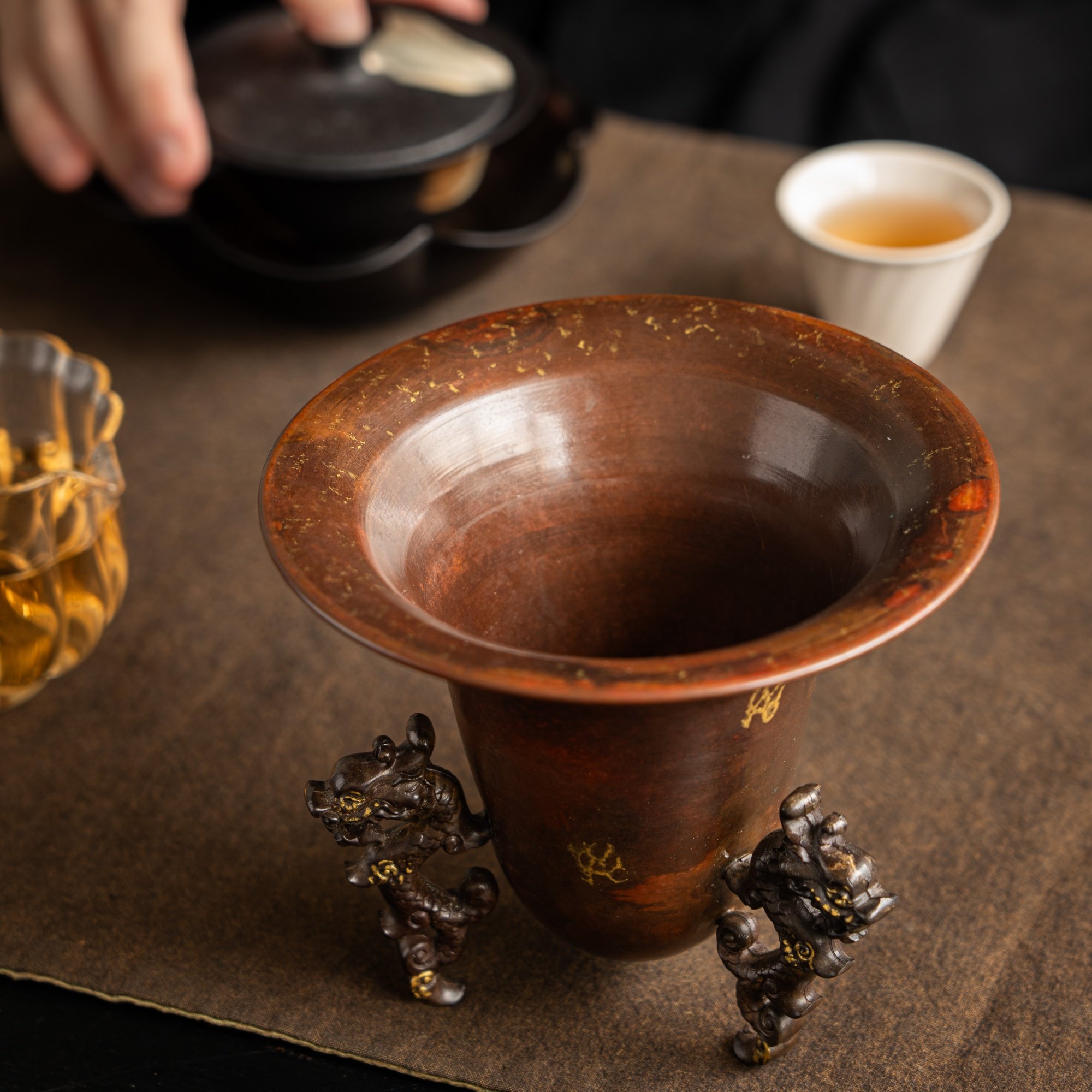 归鸿新中式建水茶空间会客厅托鼎摆件纯铜茶渣缸精致大容量废水盂,淘宝优惠券,粉丝福利购,淘宝优惠卷