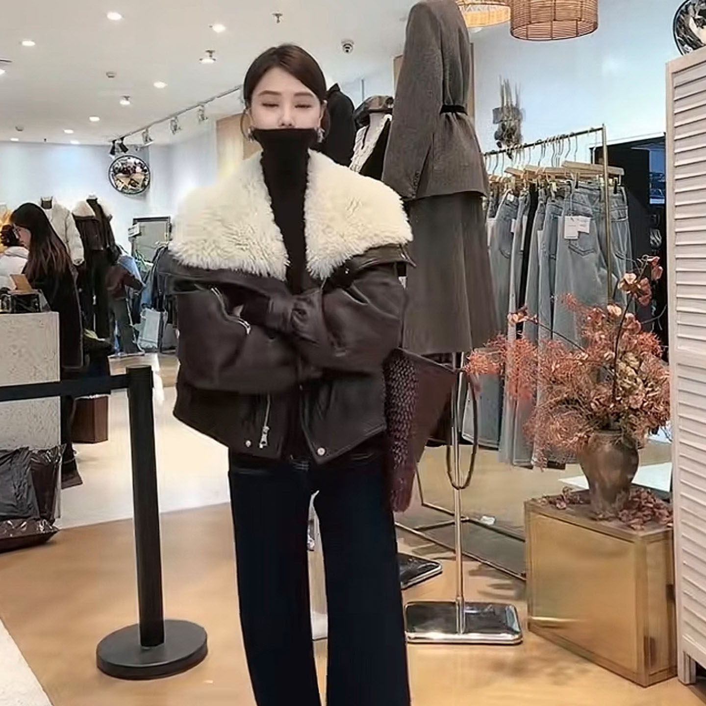 羊羔毛大领子加绒皮衣女冬季加厚保暖2025新款宽松显瘦蛋白皮夹克,淘宝优惠券,粉丝福利购,淘宝优惠卷