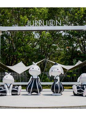 新年生肖卡通兔子玻璃钢雕塑商场庭院幼儿园可爱动物元旦吉祥摆件