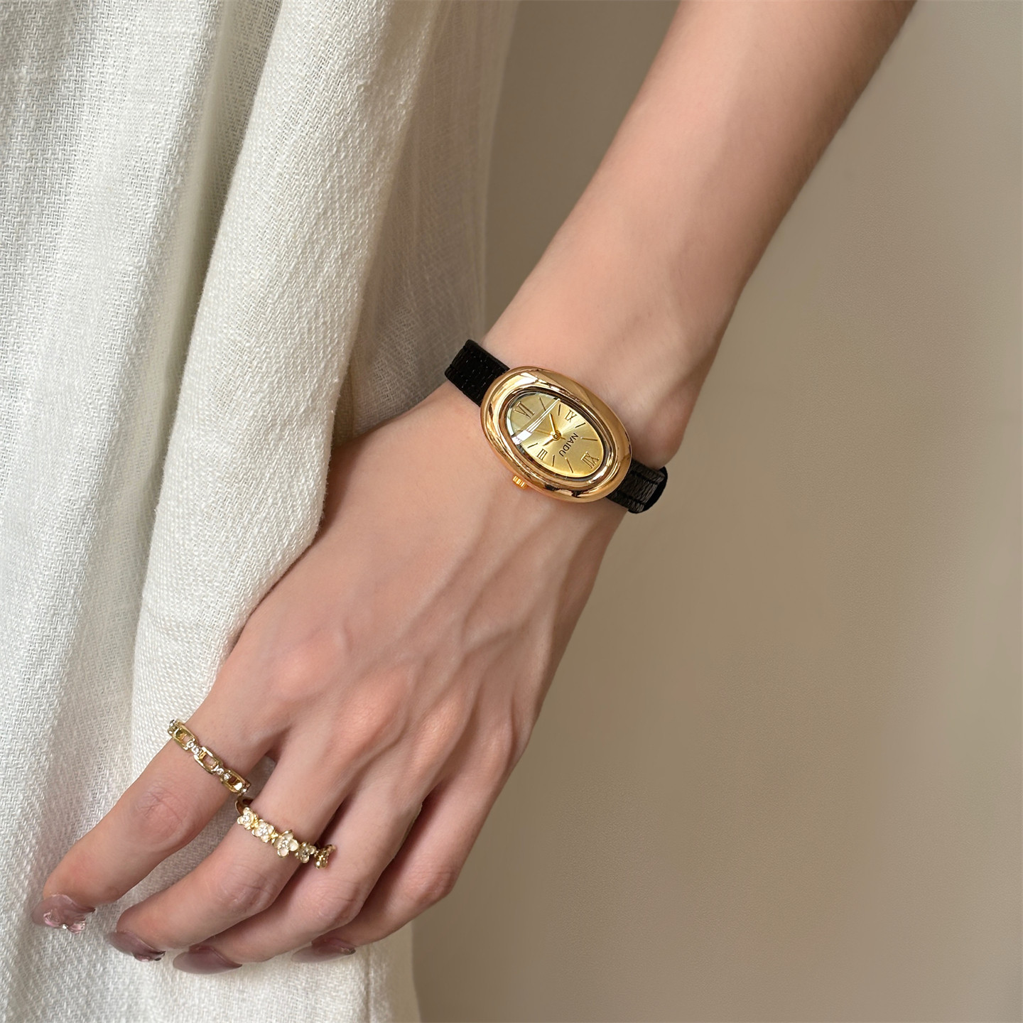 高级感大象灰椭圆浴缸手表女中古风简约气质小巧精致复古百搭女表,淘宝优惠券,粉丝福利购,淘宝优惠卷