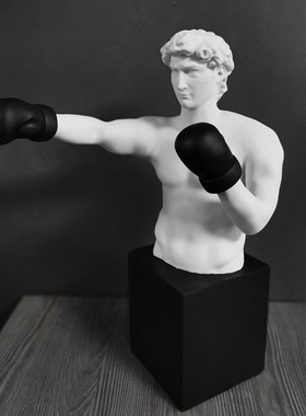 现代北欧酒店树脂拳击手摆件
