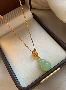 轻奢圆环绿色葫芦吊坠项链女气质