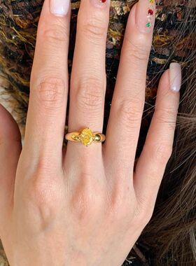 蛋形黄色闪钻戒指时尚高级感中古风女招财黄色闪钻戒指