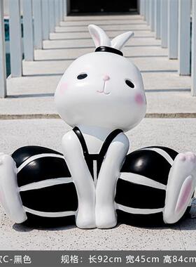 新年生肖卡通兔子玻璃钢雕塑商场庭院幼儿园可爱动物元旦吉祥摆件