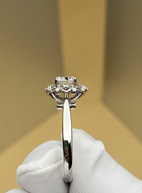 金功良匠昙花1克拉莫桑石戒指小众原创设计送女友送闺蜜生日礼物