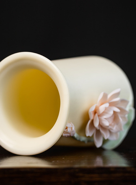 陶瓷莲花荷花笔筒摆件办公室