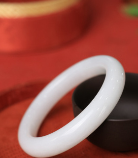 安道子新疆和田白玉手镯带证书