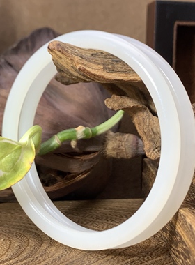 新疆天然和田羊脂白玉手镯带证