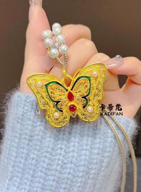 金店同款沙金玲珑花蝶吊坠黄金色仿珍珠蝴蝶项链毛衣链新中式