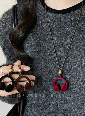 红色植绒耳机吊坠项链女秋冬