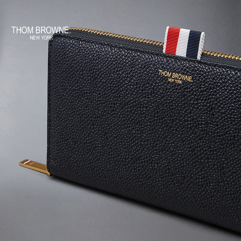 [6期免息]THOM BROWNE 卵石纹皮细长拉链包 - 图2