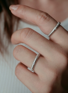 通勤百搭高级感轻奢素圈拉丝戒指