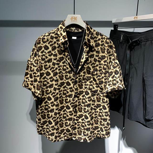 Extra large size 300 pounds leopard print short-sleeved shirt for men in summer