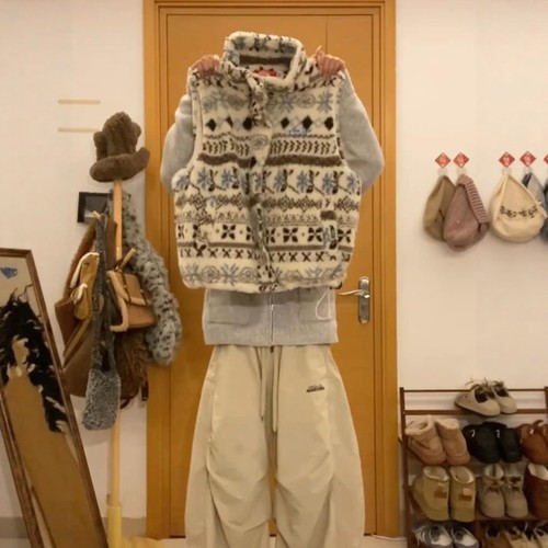 韩系提花羊羔绒马甲女款2025新款冬季小个子外穿保暖加厚夹棉外套 - 图2