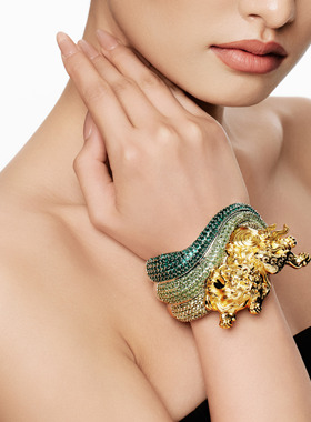 【朱珠共创】MOH年度金标系列金福狮手镯山峦层叠绿水晶腕饰礼物