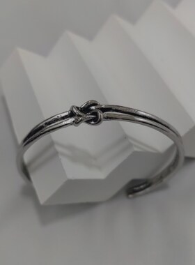 小时班被牛追过!正中间打了一个浩大的结 开口手镯手环