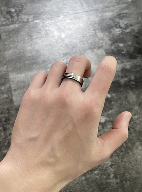 镶钻流星设计感钛钢戒指