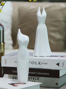 心动女生艺术高级感轻奢书柜摆件