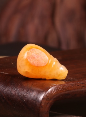 新疆和田玉籽料黄沁三通单珠手串